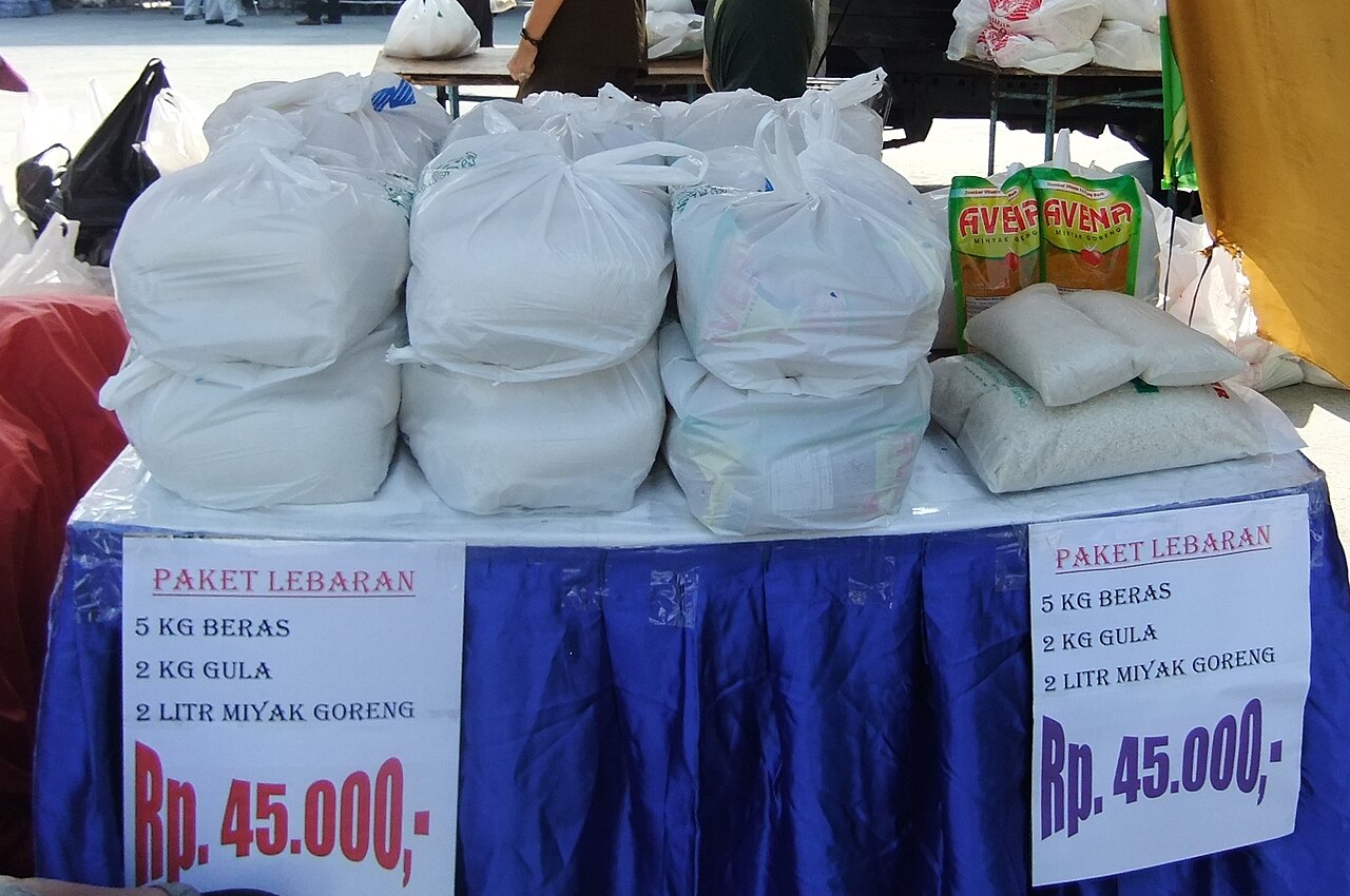 Penyaluran bansos losari